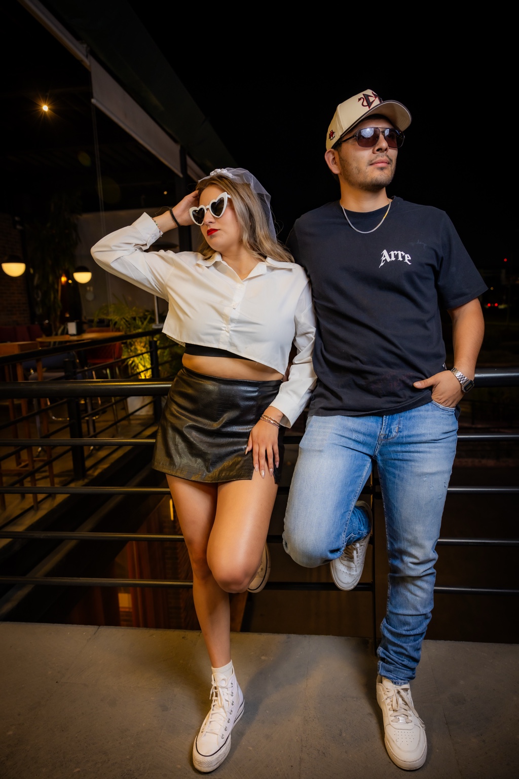 Novios durante ceremonia religiosa